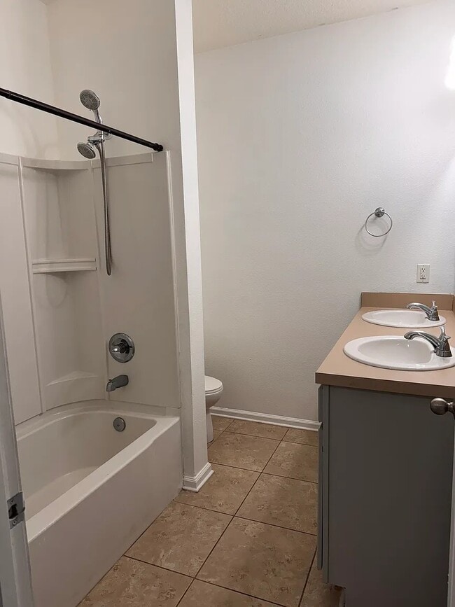 Photo - 1002 Wetland Ridge Cir