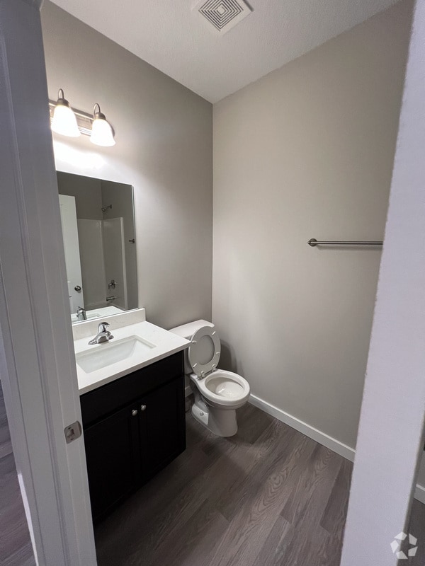 Building Photo - 5185 N Cypress St Rental