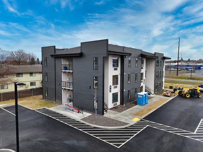 Building Photo - The Flats on 4th Apartments