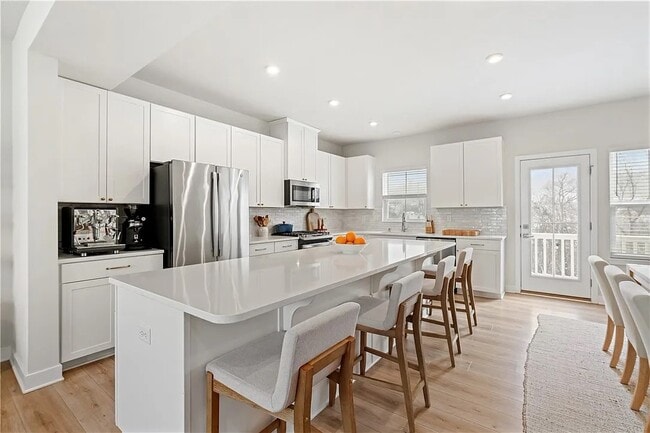 Photo - 410 Scharberry Ln