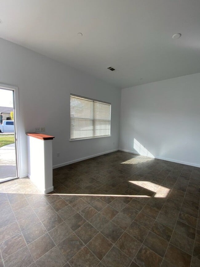 Photo - 1900 N Virginia Ave