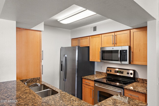 Building Photo - 2025 E Campbell Ave Unit 309