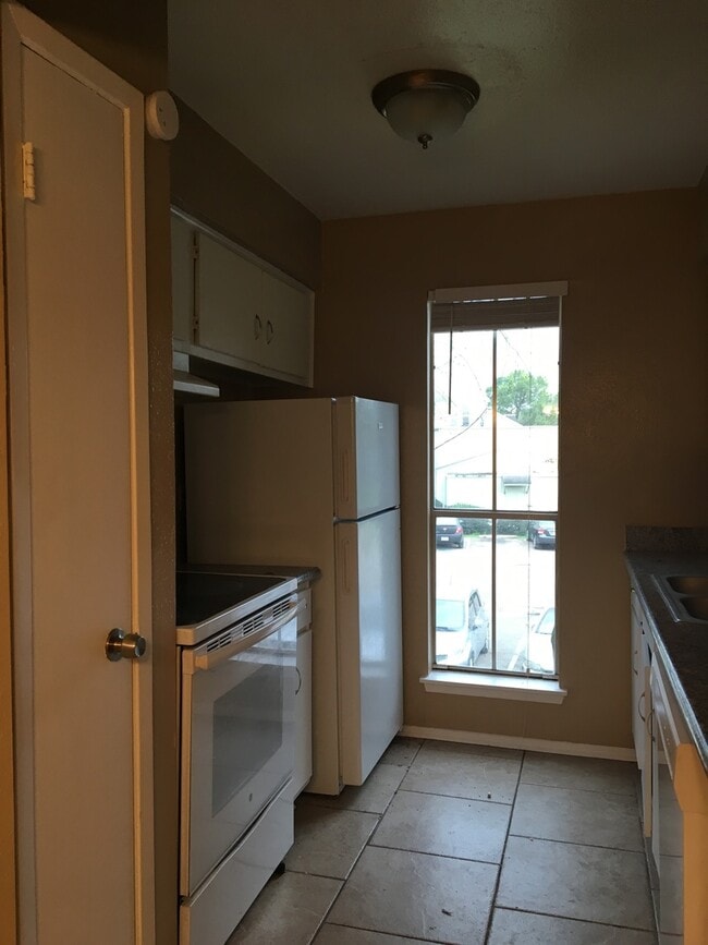 Photo - 1 bed/ 1 bath second floor condo Unit 102
