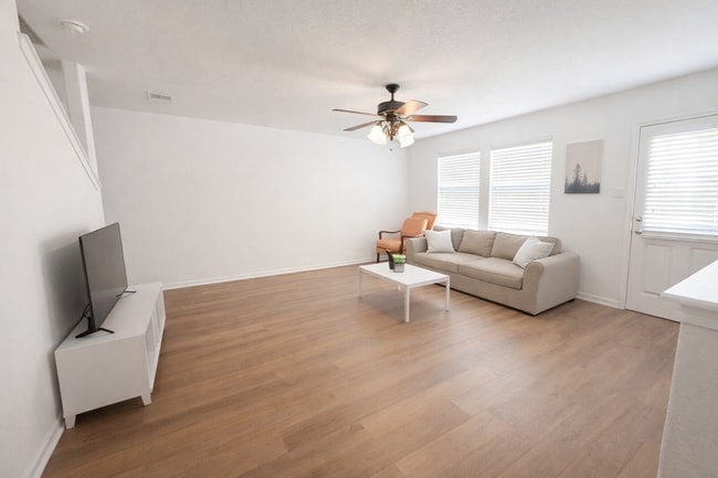 Photo - 1011 Ranchero Rd