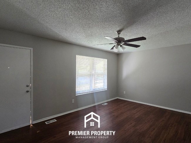 Photo - 2442 Soundview Ct