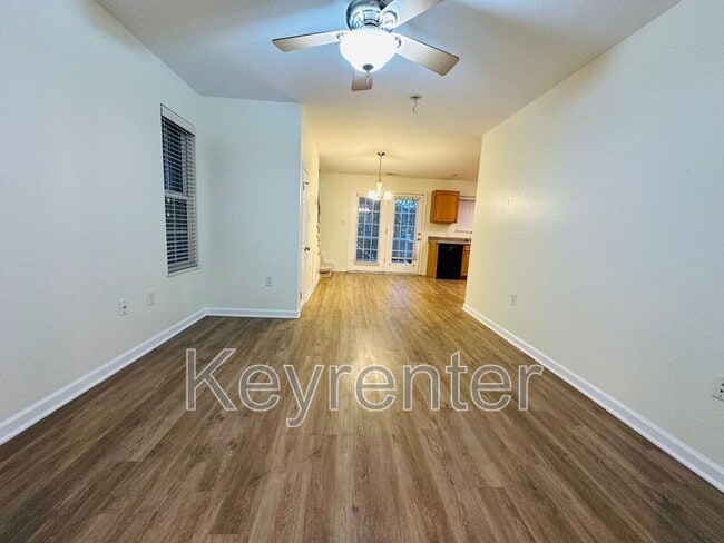 Photo - 846 Blue Spruce Way