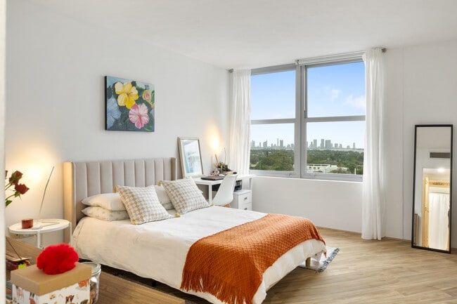 Photo - 2899 Collins Ave Unidad 1638