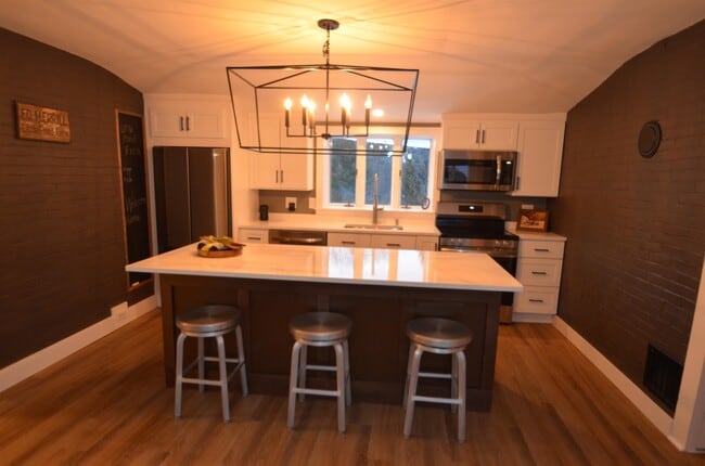 Photo - 410 Wallace Rd