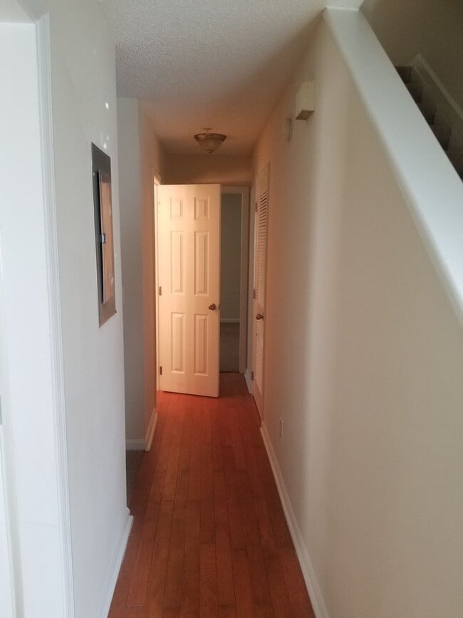 Photo - 1065 Thornwoode Ln