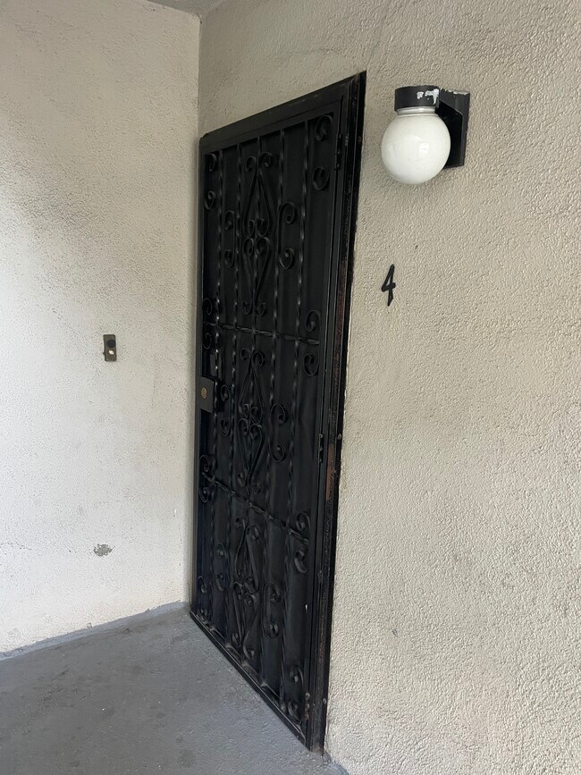 Photo - 623 S Grevillea Ave Unidad 4