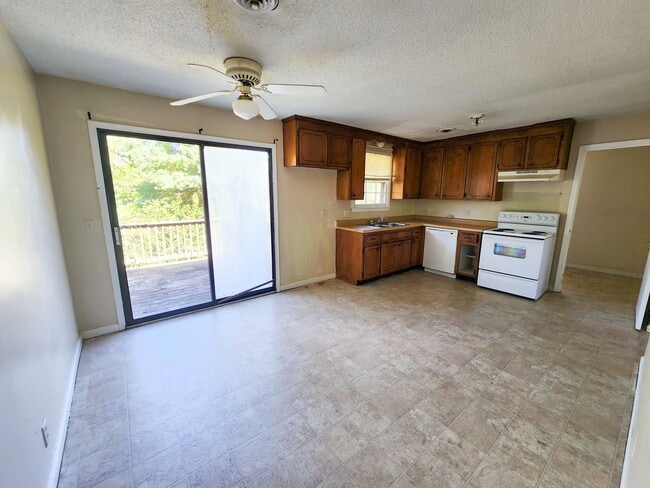 Photo - 3 bed 1 bath unit in duplex