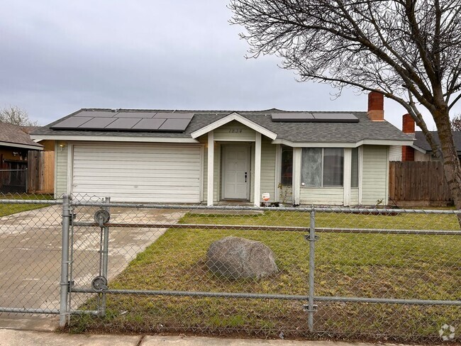 Building Photo - Nice home for rent in Visalia!