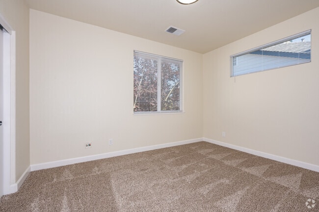 2BR, 1BA - 864SF - Primary Bedroom