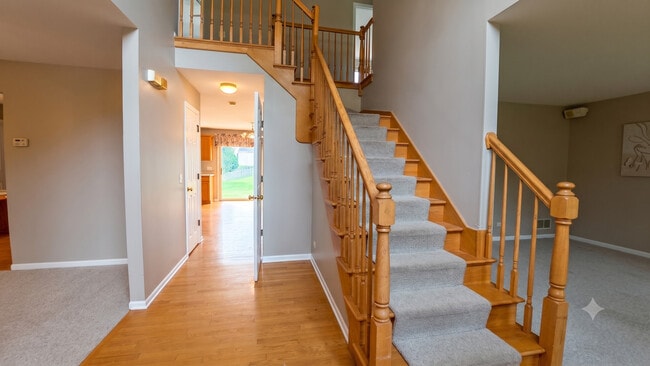 Photo - 1925 Danube Way
