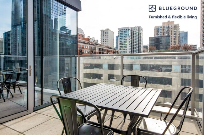 Photo - 8 E Huron St Unidad FL5-ID660