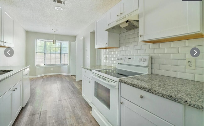 Photo - 926 Amberly Dr