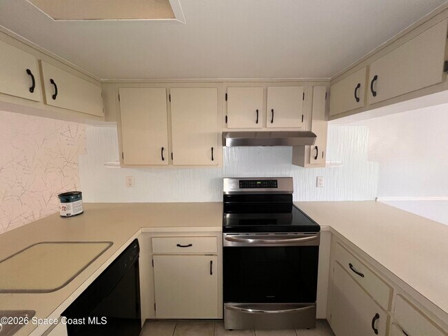 Photo - 1011 Clearmont St NE Unit 204-4