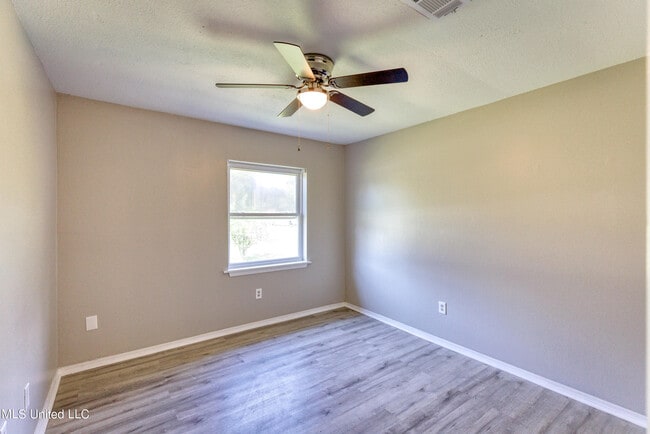 Photo - 504 N Island View Ave