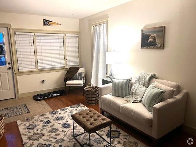 Building Photo - 62 W Charlotte St Unit 62 C Rental