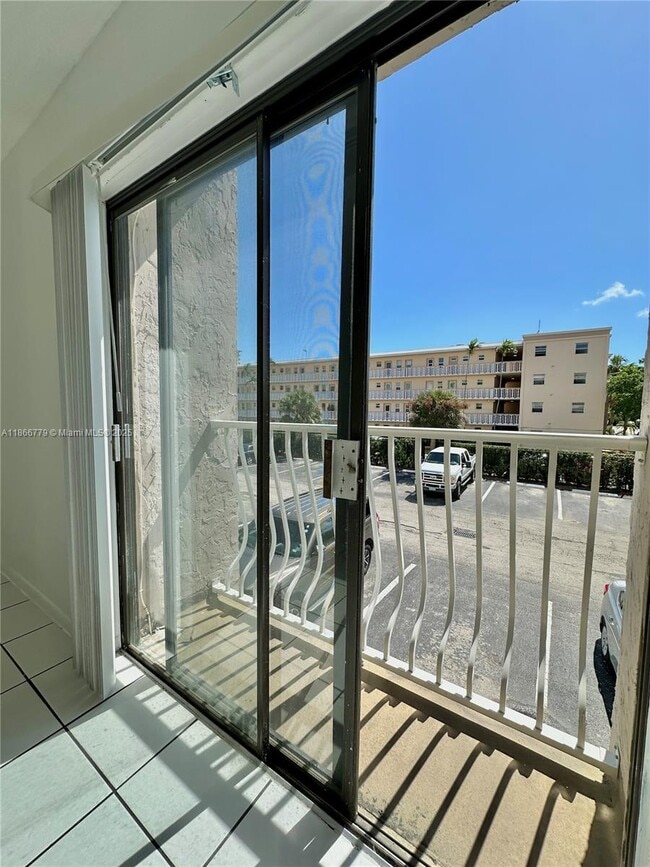 Photo - 500 NE 2nd St Unidad 223