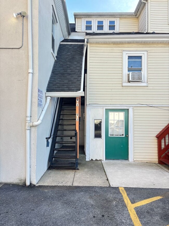 Photo - Spacious 3-Bedroom Apartment – 2nd Floor