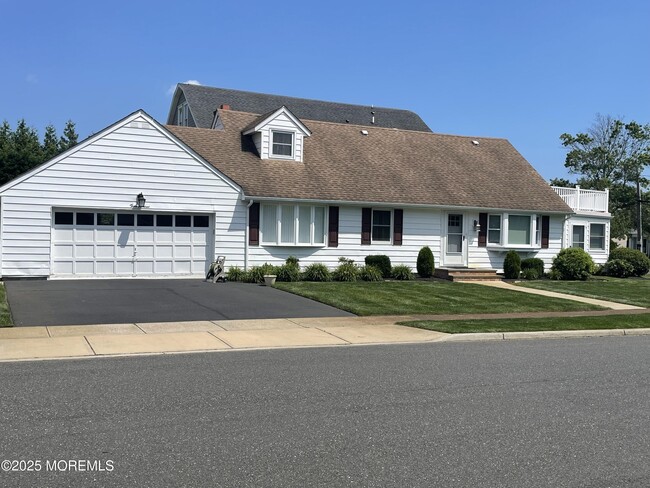 300 4th Ave