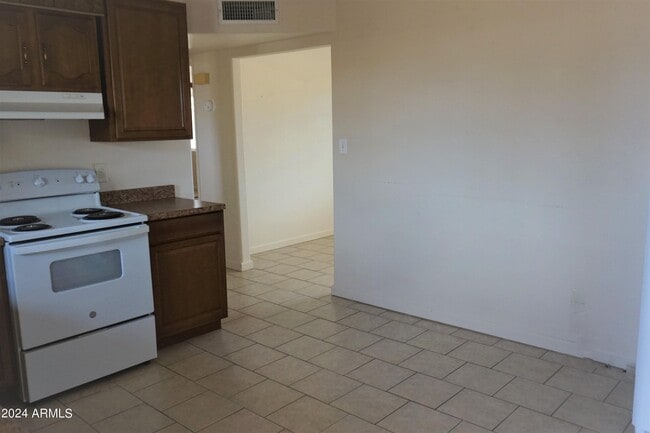 1052 Chaparral Cir