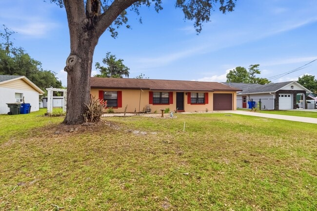 Photo - Charming 2/2 Spacious Home with/ 1 Car Garage in St. Cloud Close to the Lakefront Park