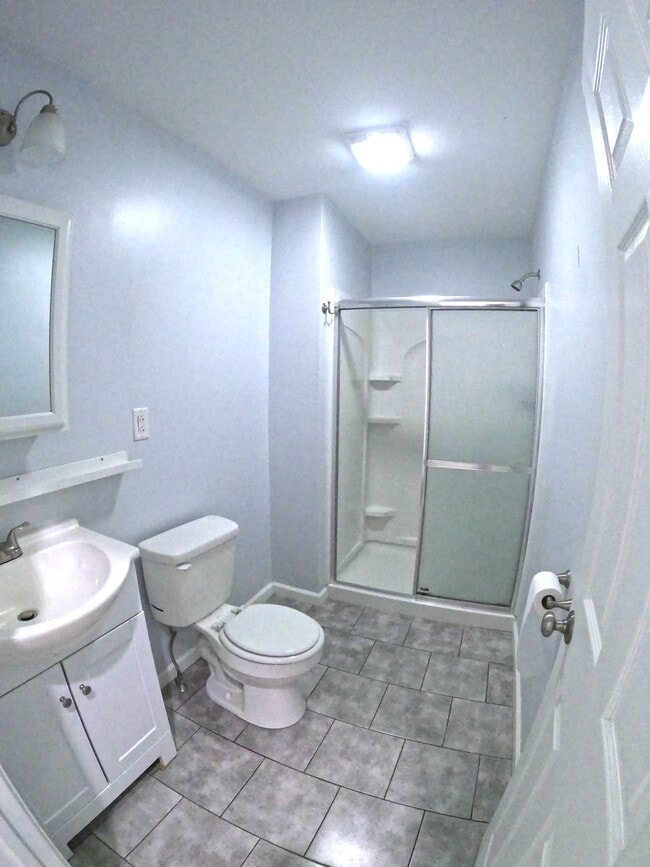 Photo - 563 Burritt St