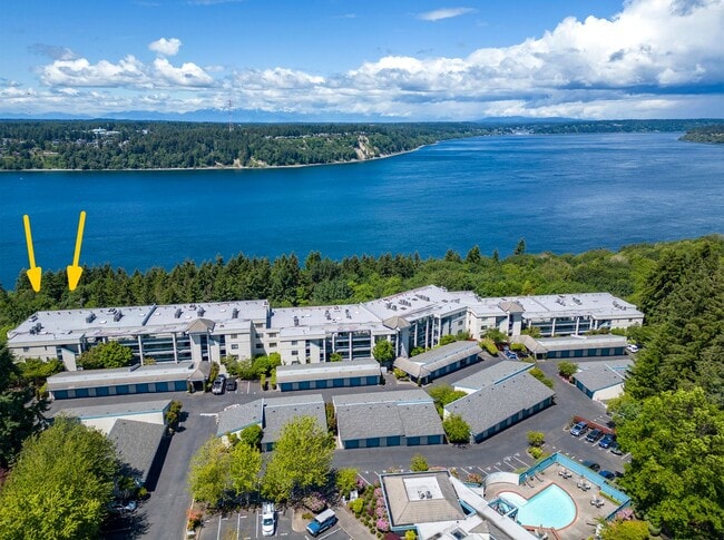 Building Photo - Sweeping waterfront views in this 2-Bedroo... Rental
