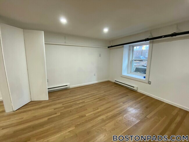 686 Parker St Unit 1