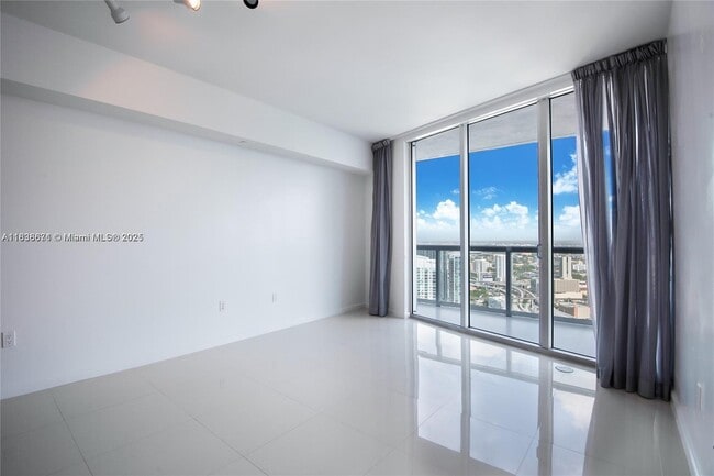Photo - 465 Brickell Ave Unit 4904