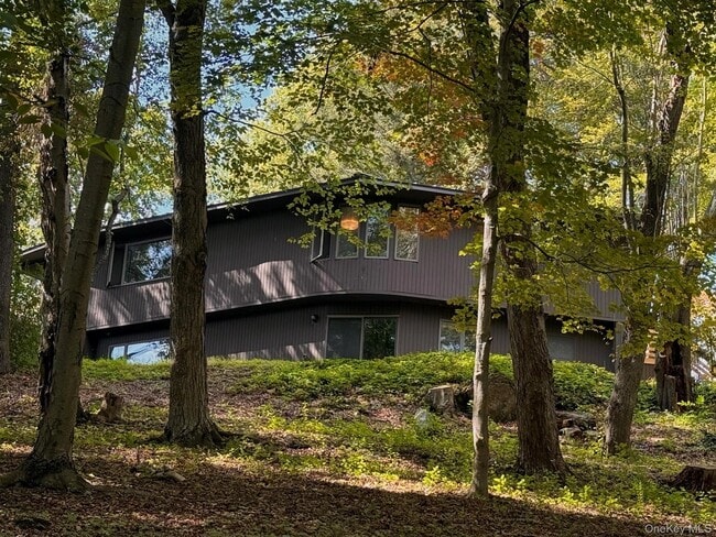 Building Photo - 28 Philipse Brook Rd