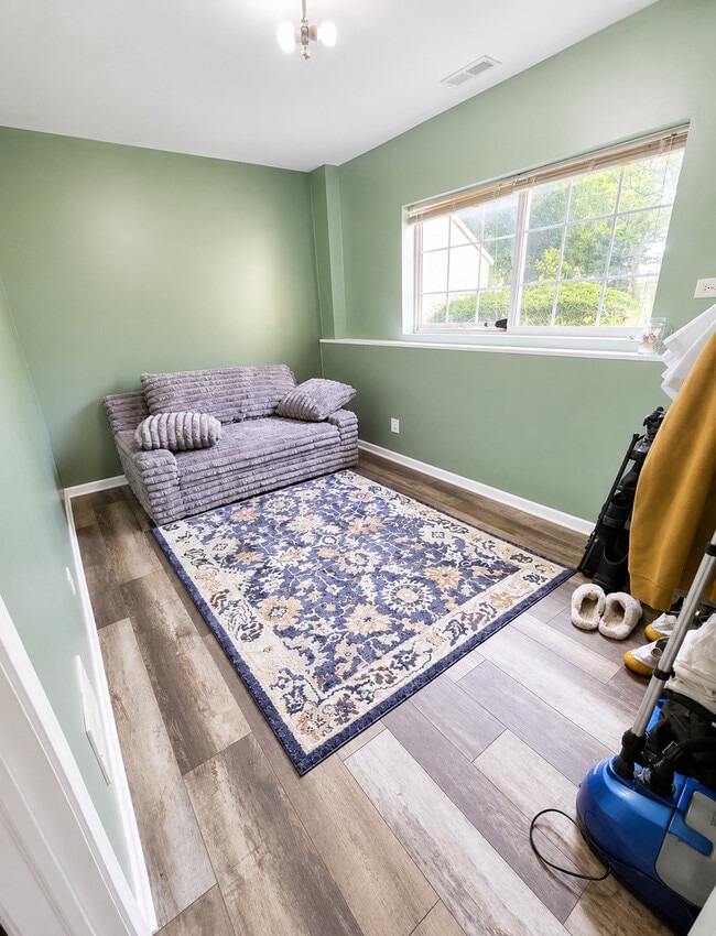 Photo - 208 Comstock Dr