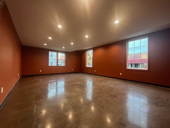 Photo - Commercial Space! Perfect for fitness/yoga studio, photography studio/ gallery, retail, or other ... Unidad Commercial Space