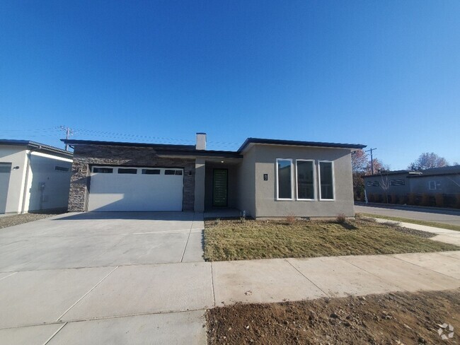 Building Photo - Beautiful  Eagle home