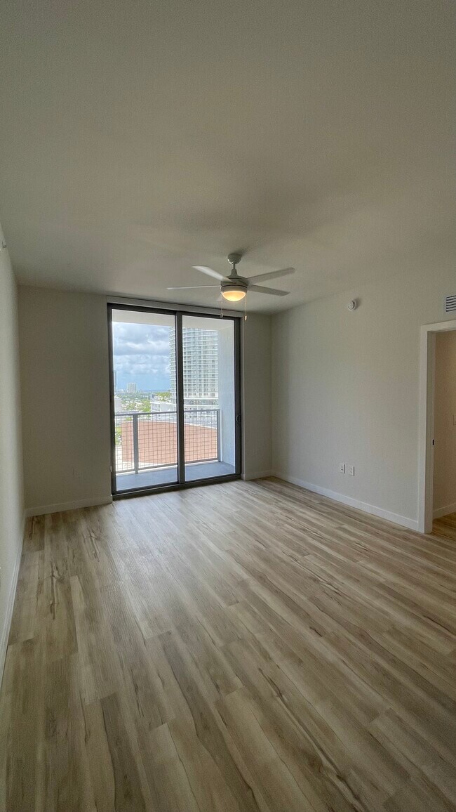 529 SW 3rd St Unidad C1