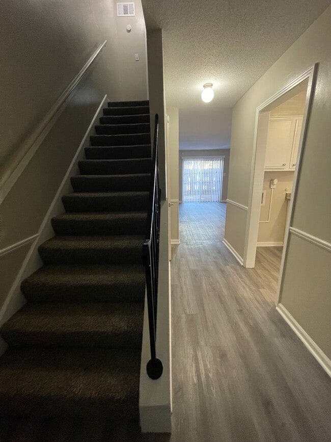 Photo - Faronia Square