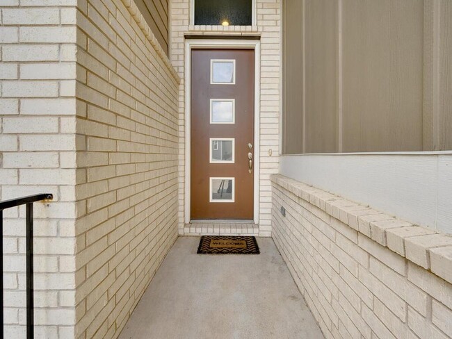 Photo - 305 Bridgeford Dr