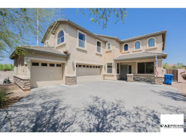 Building Photo - Escape to your Oasis in this Exquisite 5/2... Rental