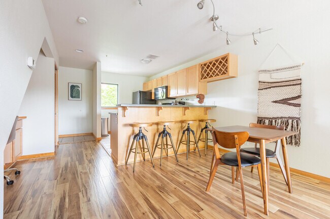 Photo - 920 NW Naito Pkwy Unit JX