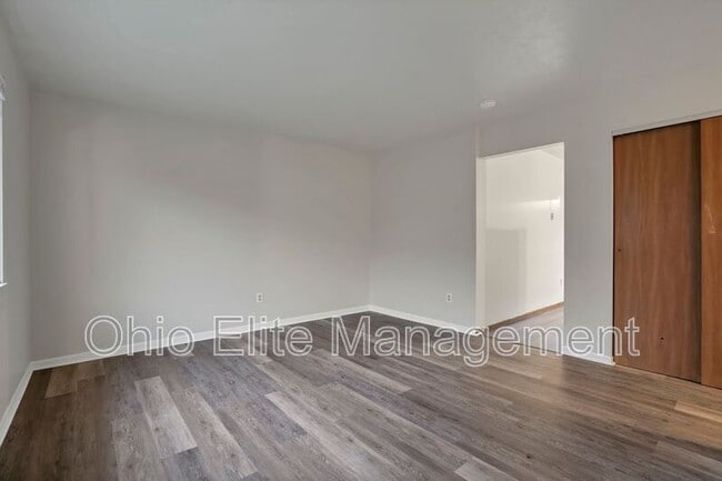 Photo - 2460 Hiawatha St