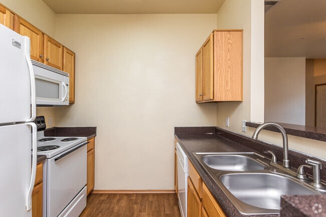 2BR, 1.5BA - 1043SF "Topaz" Kitchen