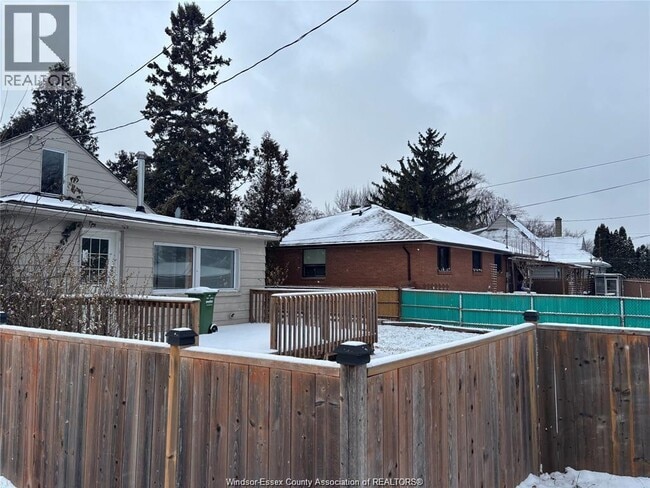 Photo - 3398 Byng Rd