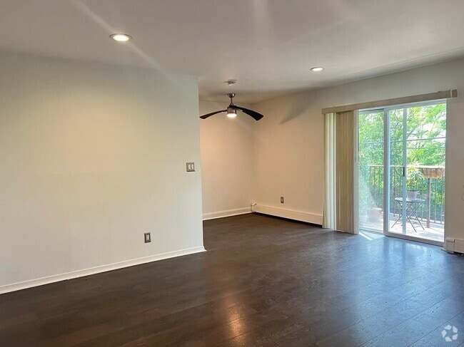 Building Photo - 2200 Paterson Plank Rd Unit 11 Rental