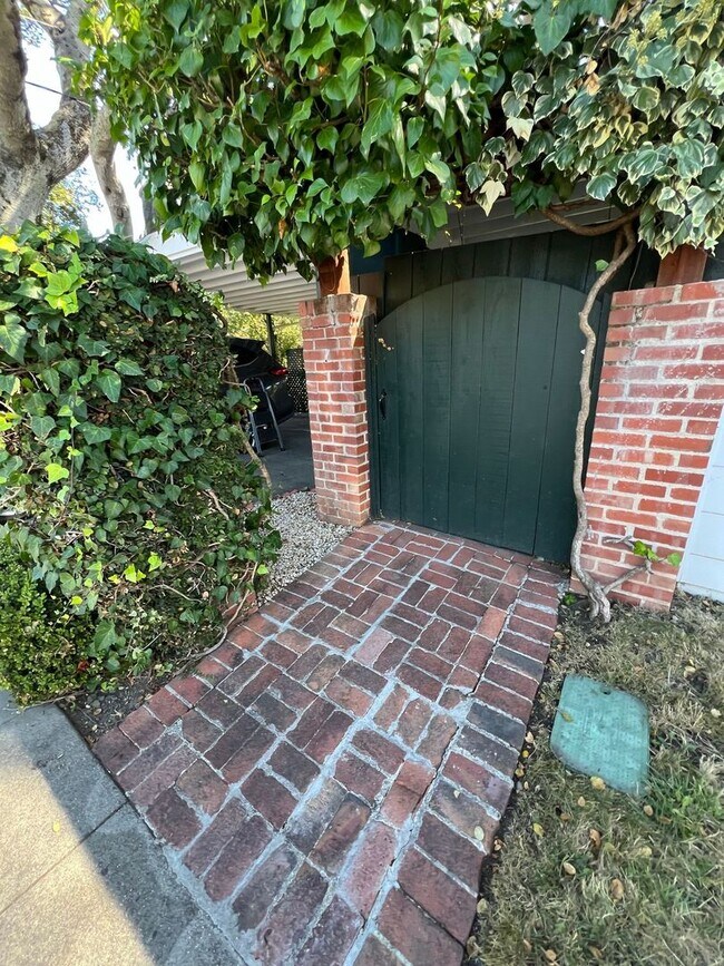 Photo - Beautiful Home in Burlingame!!