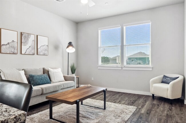 Photo - 520 Powell Dr