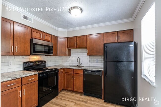 Building Photo - 2 Bed/2 Bath Apartment NOW AVAILABLE in Ma... Unit A