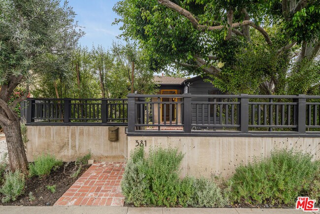 Photo - 381 Huntley Dr