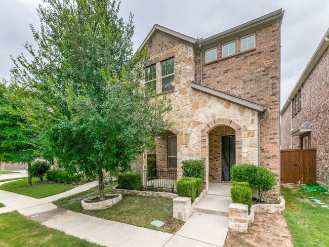 Photo - 605 Ansley Wy House